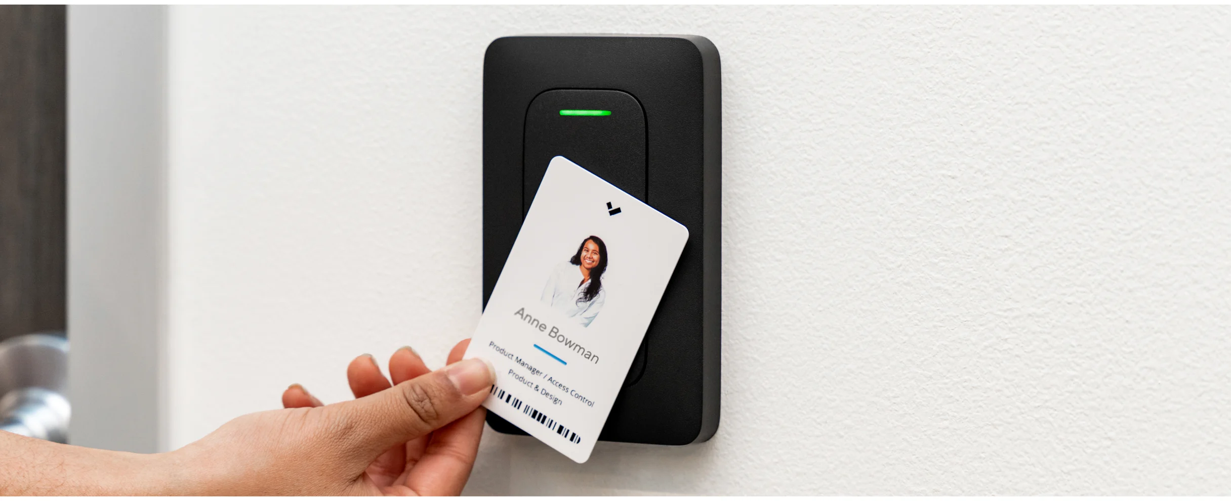 Verkada PoE access reader with hybrid cloud edge processing technology